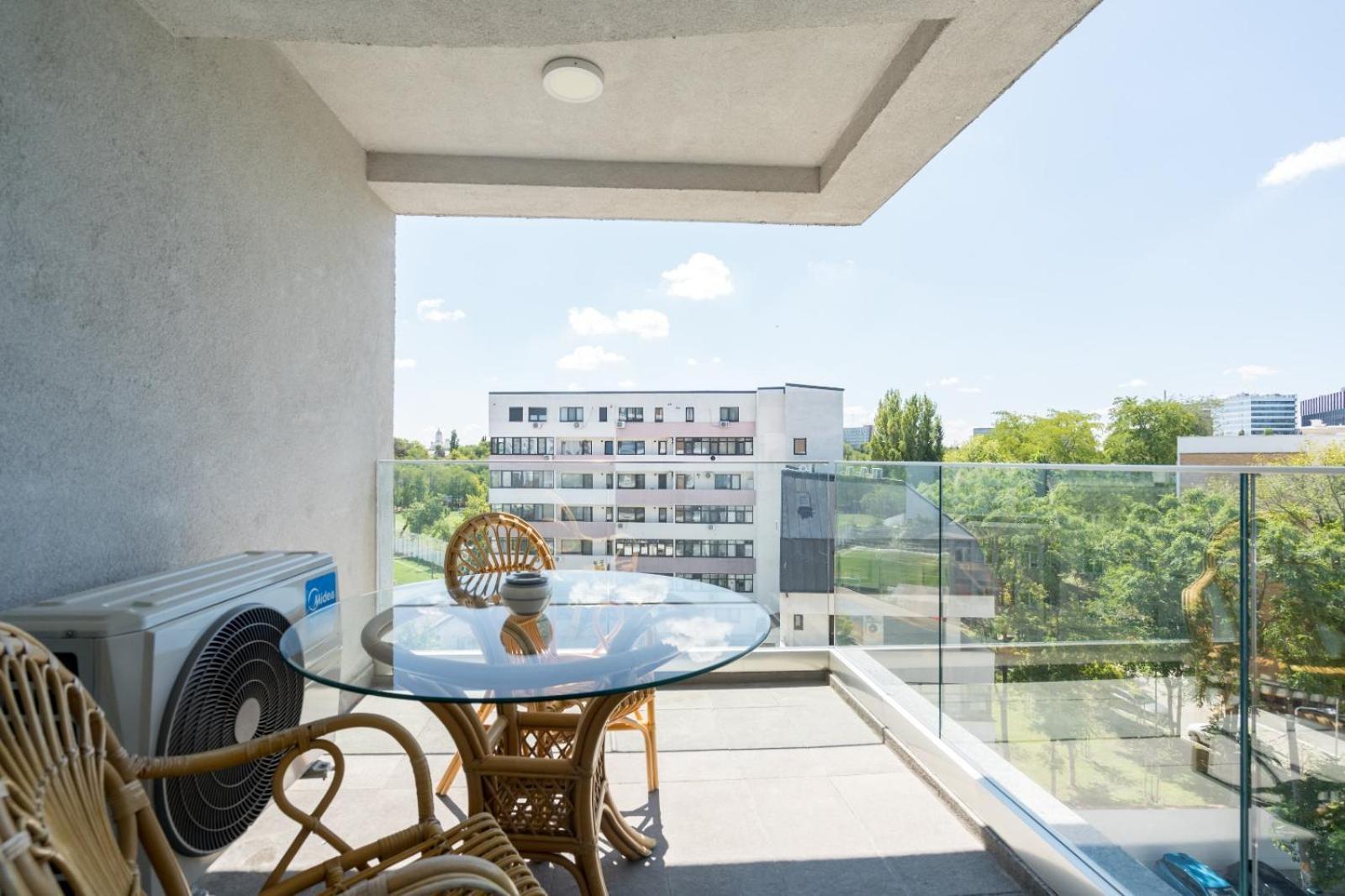 A Home Away - Politehnica Park Бухарест Екстер'єр фото
